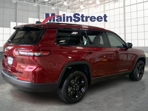 Used 2025 Jeep Grand Cherokee L Altitude image 5