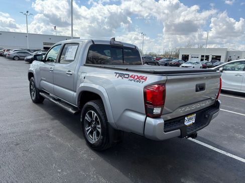 Used 2019 Toyota Tacoma TRD Sport image 4
