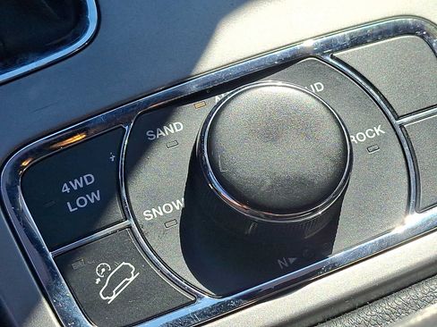 Used 2020 Jeep Grand Cherokee Limited AWD/4WD image 26
