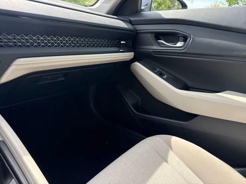 Used 2025 Honda Accord SE image 18