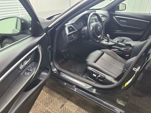 Used 2018 BMW 330i xDrive Sedan w/ Convenience Package image 18