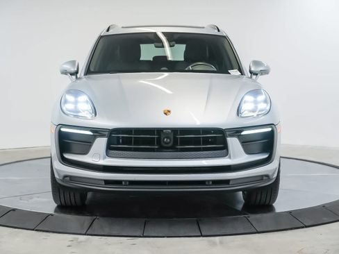Certified 2023 Porsche Macan AWD/4WD image 6