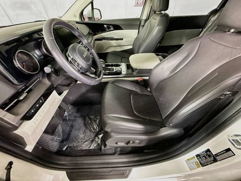 Certified 2024 Kia Carnival EX FWD image 26