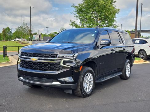 Used 2024 Chevrolet Tahoe LS RWD image 2