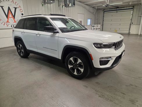 Used 2024 Jeep Grand Cherokee Limited 4xe image 10