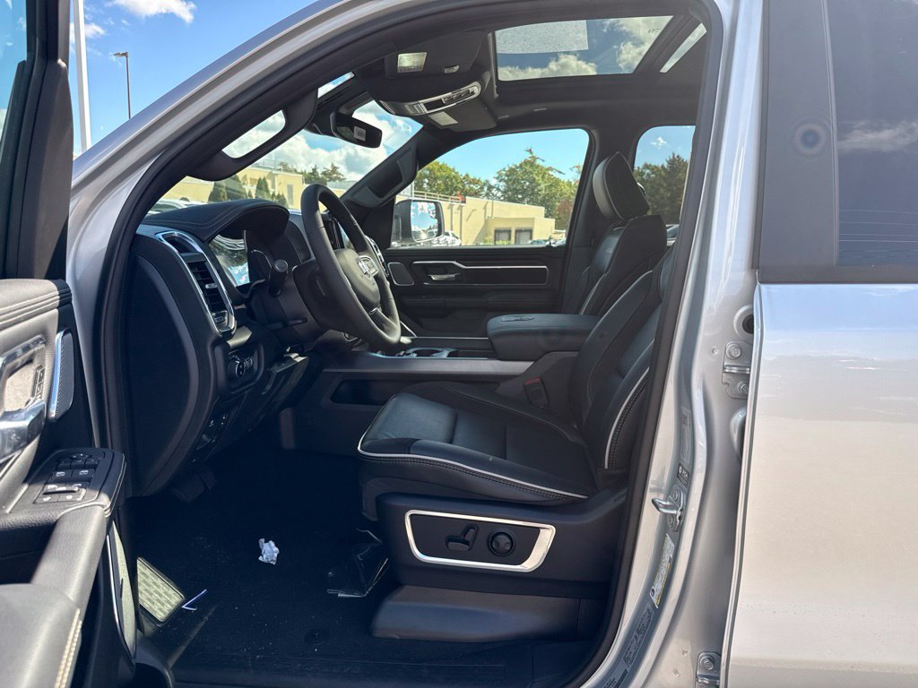 New 2027 RAM 1500 Laramie w/ Night Edition AWD/4WD image 17