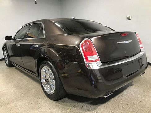 Used 2012 Chrysler 300 Limited w/ Luxury Group RWD image 5