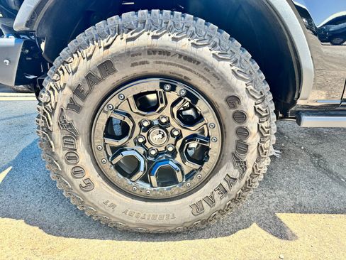 Used 2024 Ford Bronco Wildtrak image 7