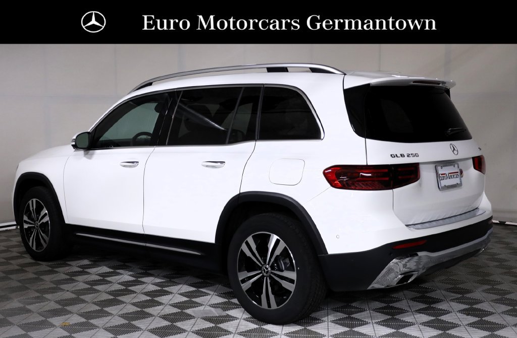 Used 2026 Mercedes-Benz GLB 250 4MATIC image 4