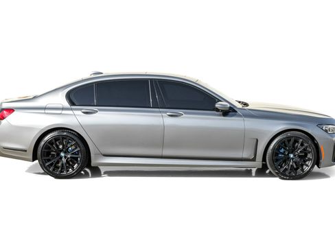Used 2020 BMW 750i xDrive w/ Executive Package image 7