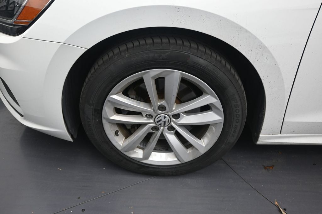 Used 2020 Volkswagen Passat 2.0T SE w/ Sunroof Package FWD image 9