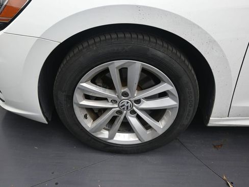 Used 2020 Volkswagen Passat 2.0T SE w/ Sunroof Package FWD image 9