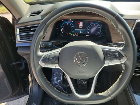 Used 2025 Volkswagen Atlas SE FWD image 25
