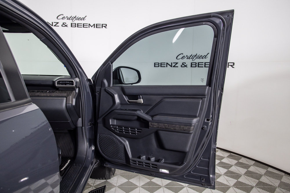 Used 2025 Toyota Tacoma Limited AWD/4WD image 17