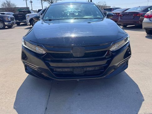 Used 2019 Honda Accord Sport image 2