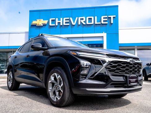 Certified 2024 Chevrolet Trax LT w/ Driver Confidence Package FWD image 1
