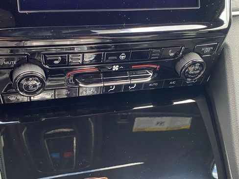 New 2025 Jeep Grand Cherokee Laredo X w/ Luxury Tech Group I image 22