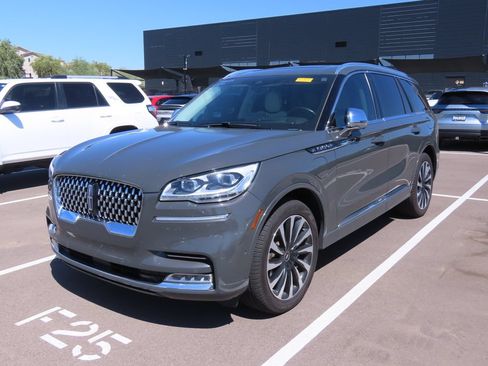 Used 2020 Lincoln Aviator Black Label Grand Touring w/ Class IV Trailer Tow Package AWD/4WD image 2
