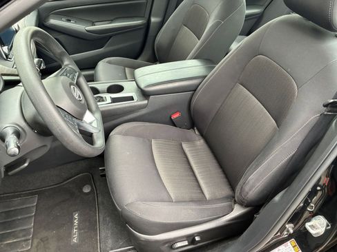 Used 2025 Nissan Altima 2.5 SV image 35