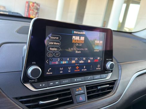 Used 2025 Nissan Altima 2.5 SV FWD image 24