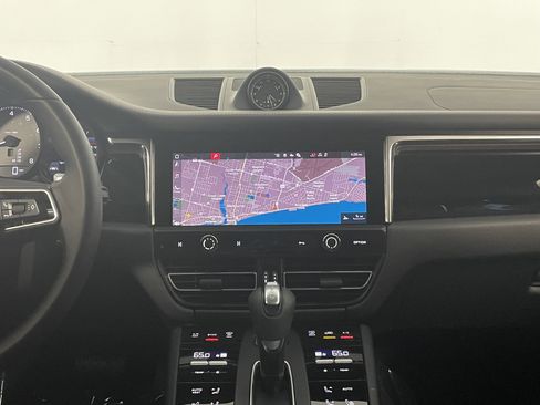 Used 2025 Porsche Macan S image 19
