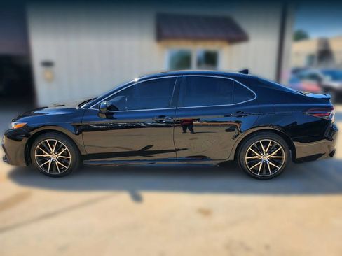 Used 2021 Toyota Camry SE FWD image 9