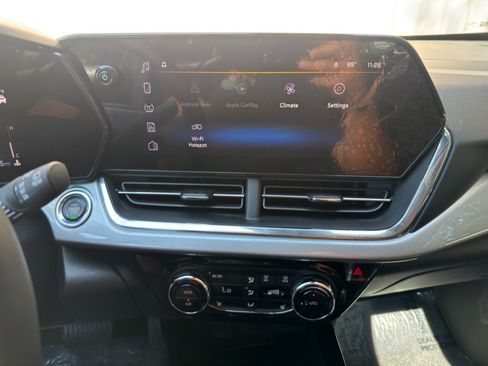 Used 2024 Chevrolet Trax LT w/ Driver Confidence Package FWD image 21