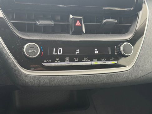 Used 2025 Toyota Corolla LE image 24