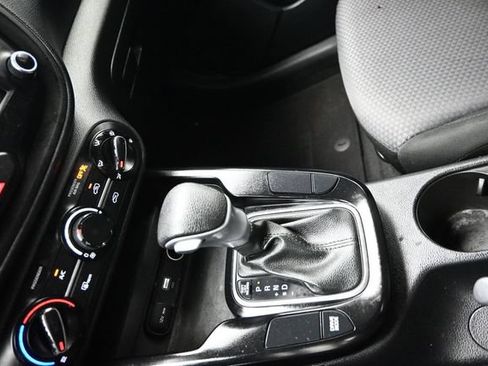 Used 2023 Kia Soul LX FWD image 17