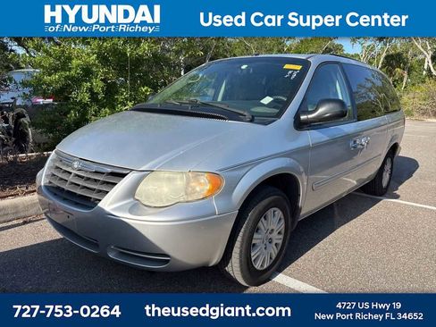 Used 2007 Chrysler Town & Country LX w/ Popular Equipment Group II FWD image 1