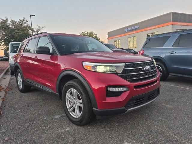 Used 2024 Ford Explorer XLT w/ Equipment Group 202A AWD/4WD image 3