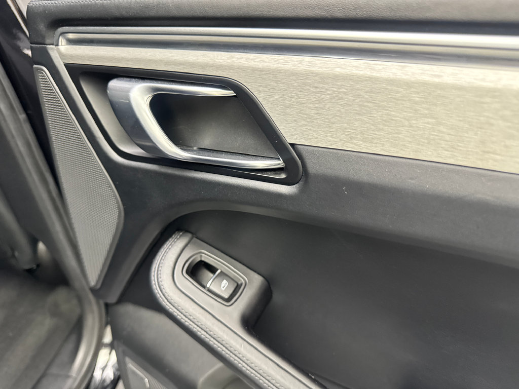 Used 2020 Porsche Macan Turbo AWD/4WD image 44