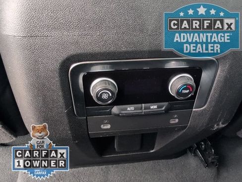 Used 2024 Chevrolet Suburban LT RWD image 6