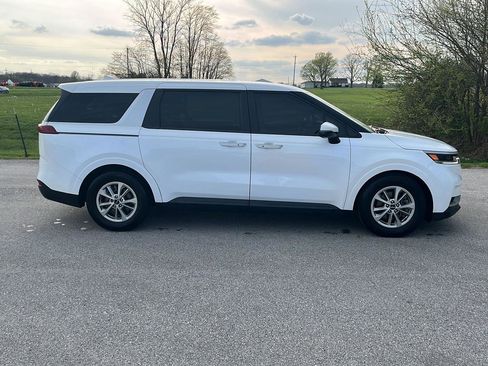 Used 2022 Kia Carnival LX FWD image 7