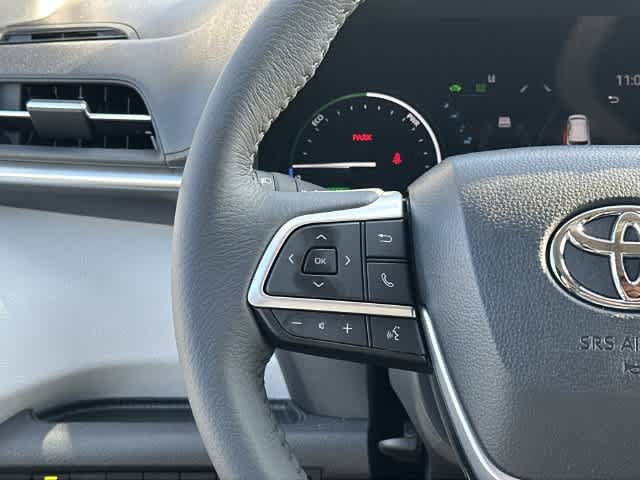 Used 2026 Toyota Sienna XLE AWD/4WD image 9