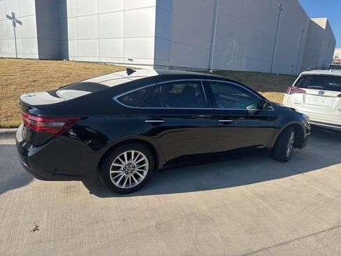 Used 2016 Toyota Avalon Limited image 3