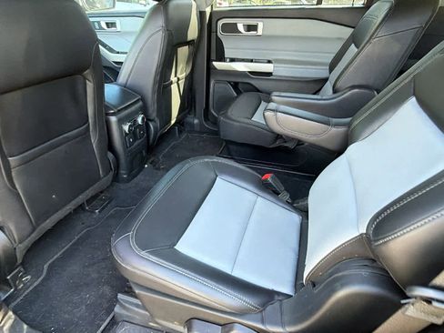 Used 2022 Ford Explorer XLT w/ Equipment Group 202A RWD image 17