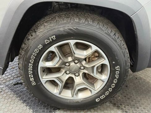 Certified 2022 Jeep Cherokee Trailhawk w/ Technology Group B image 15