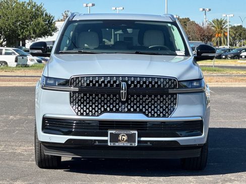 Used 2025 Lincoln Navigator L Reserve AWD/4WD image 9