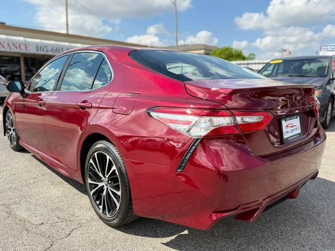 Used 2018 Toyota Camry SE w/ Convenience Package FWD image 7