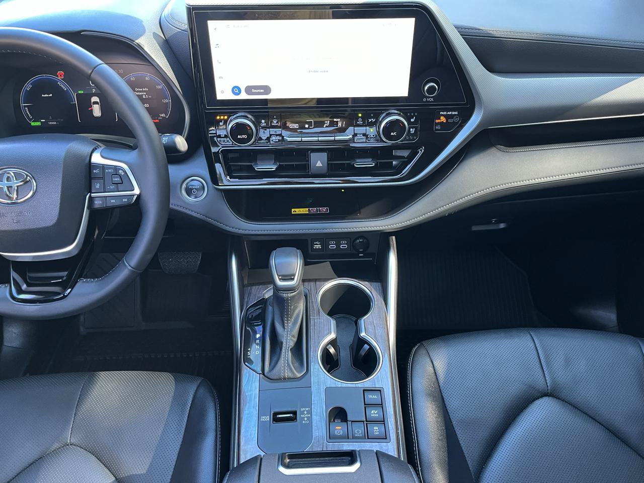 Used 2025 Toyota Highlander Platinum AWD/4WD image 18