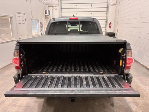Used 2014 Toyota Tacoma 4x4 Double Cab w/ TRD Sport Package image 66