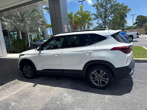 Used 2022 Kia Seltos S FWD image 4