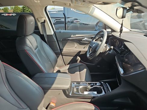 Used 2023 Buick Envision Essence w/ Technology Package I AWD/4WD image 5