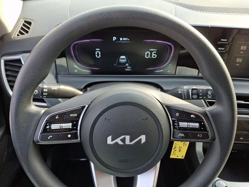 Used 2025 Kia Seltos LX image 19