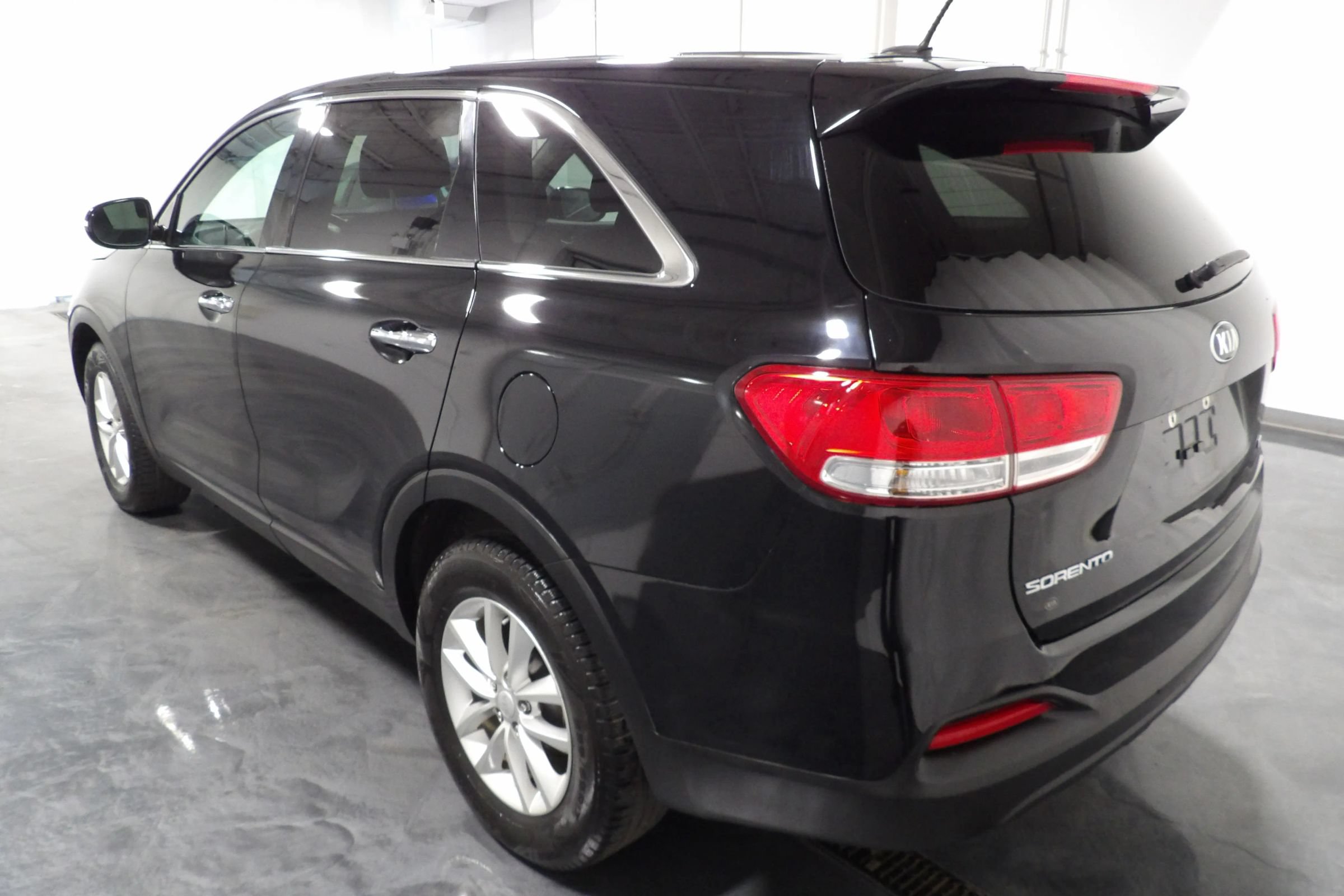 Used 2017 Kia Sorento L FWD image 5
