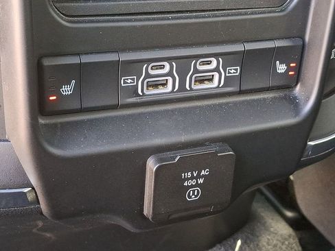 Used 2024 RAM 1500 Laramie AWD/4WD image 10