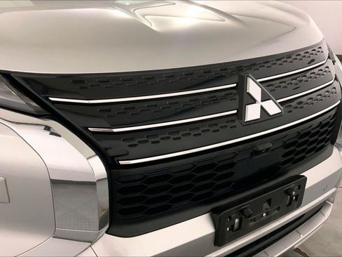 Used 2024 Mitsubishi Outlander SE AWD/4WD image 30
