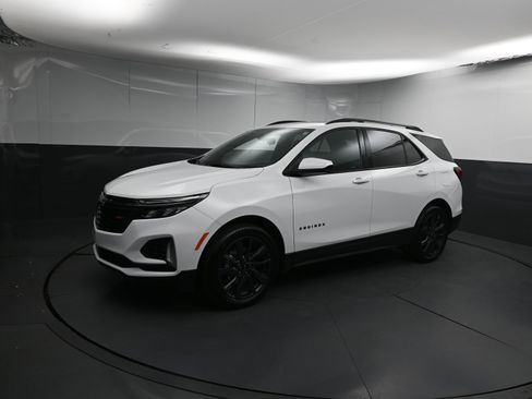 Used 2024 Chevrolet Equinox RS w/ LPO, Floor Liner Package image 4