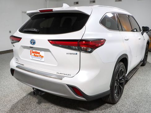 Used 2023 Toyota Highlander Platinum FWD image 7